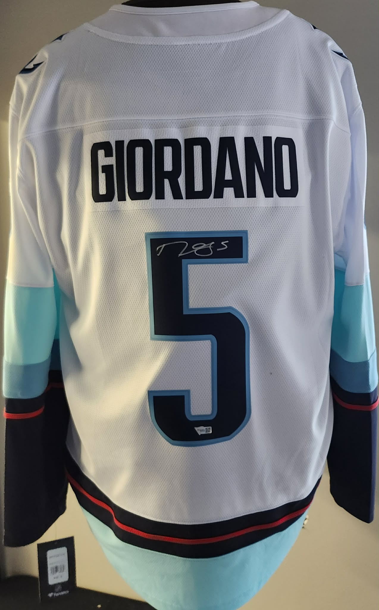 Chandail autographié Mark Giordano #5 Seattle Kraken – mémorabilia LNH réplique certifié authentique | ESPACE B.R